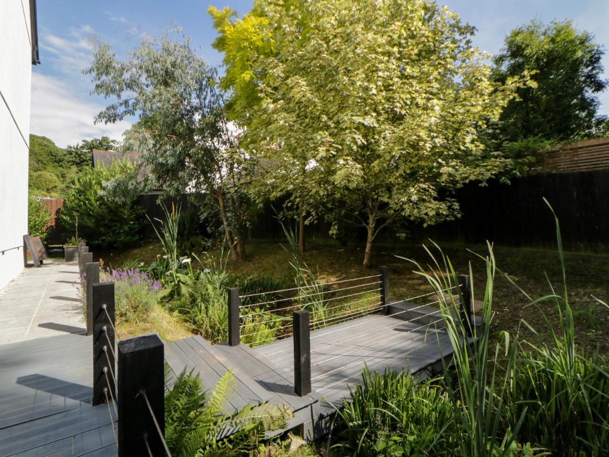 Iroko Villa Torpoint Exterior photo