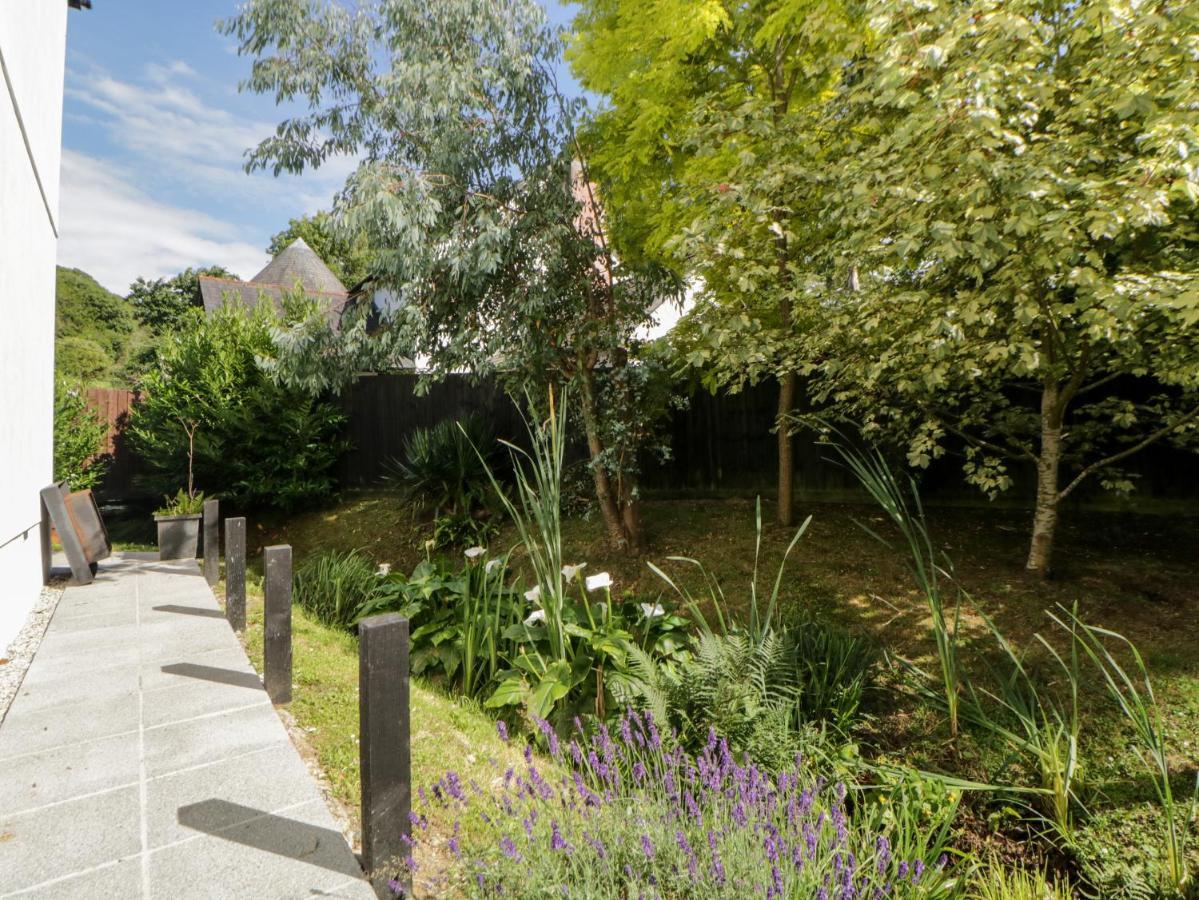 Iroko Villa Torpoint Exterior photo